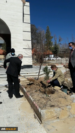 همزمان با هفتة درختکاری در دانشکده فنی و حرفه ای پسران شهرکرد برگزار گردید.