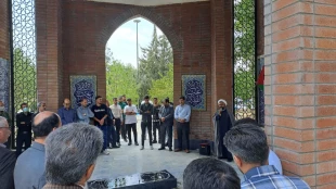تجمع اساتید، دانشجویان و کارکنان دانشگاه ملی مهارت استان چهار محال و بختیاری در جوار آرامگاه مطهر شهید گمنام آموزشکده ملی مهارت شهرکرد به همراه کارکنان بسیج اساتید استان ، در محکومیت تجاوز اسرائیل جنایتکار به کشور لبنان و محکومیت به شهادت رساندن مجاهد نست