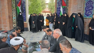 تجمع اساتید، دانشجویان و کارکنان دانشگاه ملی مهارت استان چهار محال و بختیاری در جوار آرامگاه مطهر شهید گمنام آموزشکده ملی مهارت شهرکرد به همراه کارکنان بسیج اساتید استان ، در محکومیت تجاوز اسرائیل جنایتکار به کشور لبنان و محکومیت به شهادت رساندن مجاهد نست
