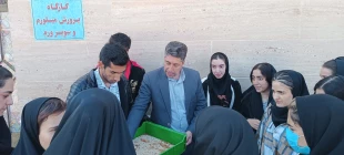 بازدید دانشجویان آموزشکده ملی مهارت دختران شهرکرد از دستاورد های اساتید و دانشجویان آموزشکده کشاورزی شهرکرد 4