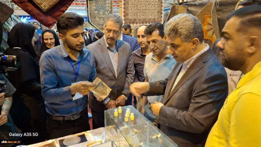 هم اکنون بازدید دکتر افشین سفاهن رییس مرکز حقوقی، لوایح و امور مجلس وزارت علوم ، تحقیقات و فناوری  از غرفه دانشگاه ملی مهارت استان چهارمحال و بختیاری 3