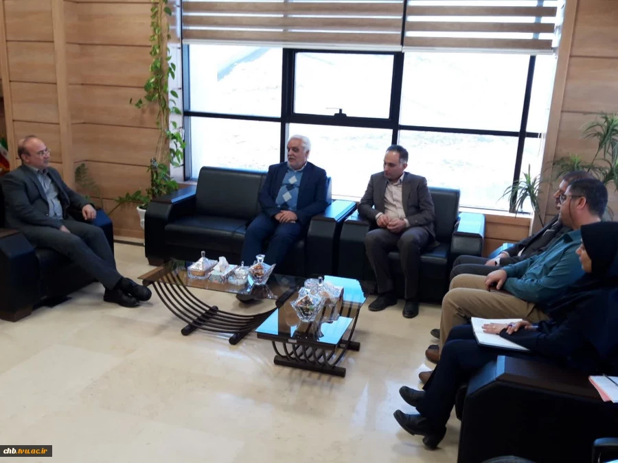 نشست صمیمی رئیس دانشگاه ملی مهارت استان چهارمحال و بختیاری با رئیس پارک علم و فناوری استان             5