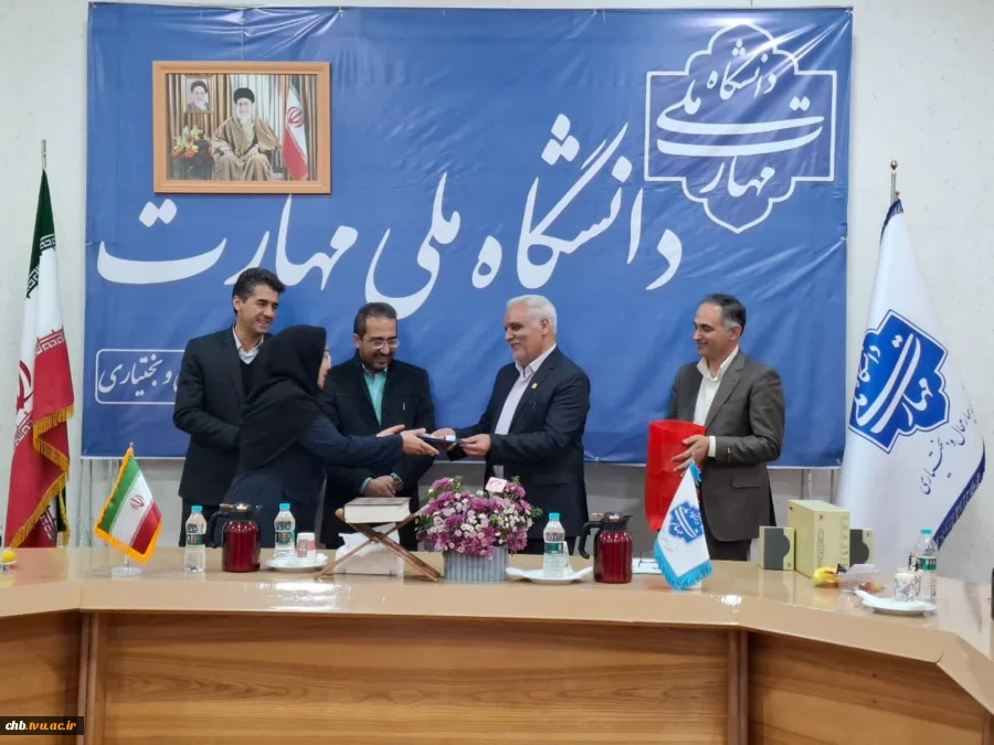 تقدیر از بانوان فرهیخته دانشگاه ملی مهارت واحد استانی چهارمحال و بختیاری بمناسبت روز زن و مادر 2