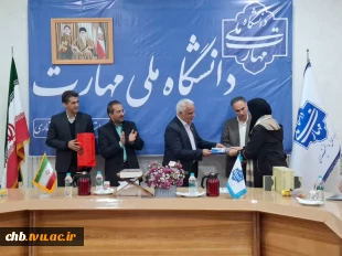 تقدیر از بانوان فرهیخته دانشگاه ملی مهارت واحد استانی چهارمحال و بختیاری بمناسبت روز زن و مادر 5