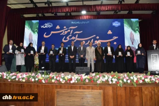 رئیس دانشگاه ملی مهارت در جشنواره سرآمدی آموزش استان تهران:
دانشگاه ملی مهارت می تواند معمار دانشگاه‌های مهارتی کشور باشد و اصولی مثل تعیین استاندارد، تربیت مربی و تضمین کیفیت را راهبری نماید/ استاد سرآمد کسی است که دانش را به مهارت تبدیل کند.
