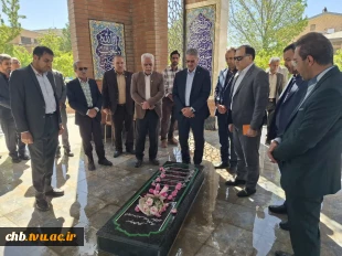 ادای احترام به مقام شهدای گمنام دانشگاه ملی مهارت واحد استانی چهارمحال و بختیاری با حضور دکتر زمانی رئیس دانشگاه ملی مهارت و دکتر فخر موسوی مدیر کل حوزه ریاست و روابط عمومی دانشگاه 3