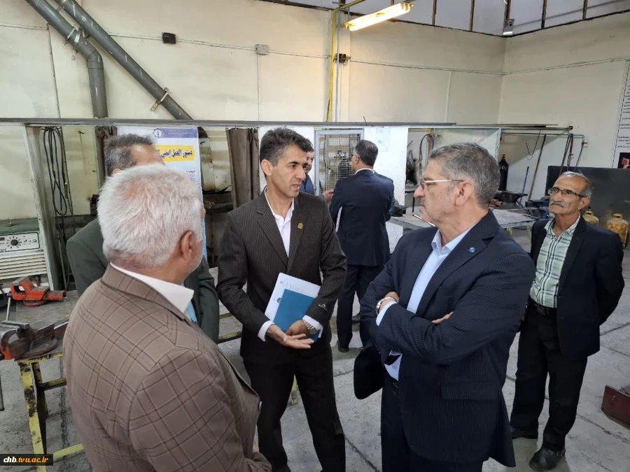 بازدید دکتر زمانی، رئیس دانشگاه ملی مهارت به همراه دکتر فخر موسوی، مدیر کل حوزه ریاست و روابط عمومی دانشگاه از آموزشکده پسران شهرکرد 6
